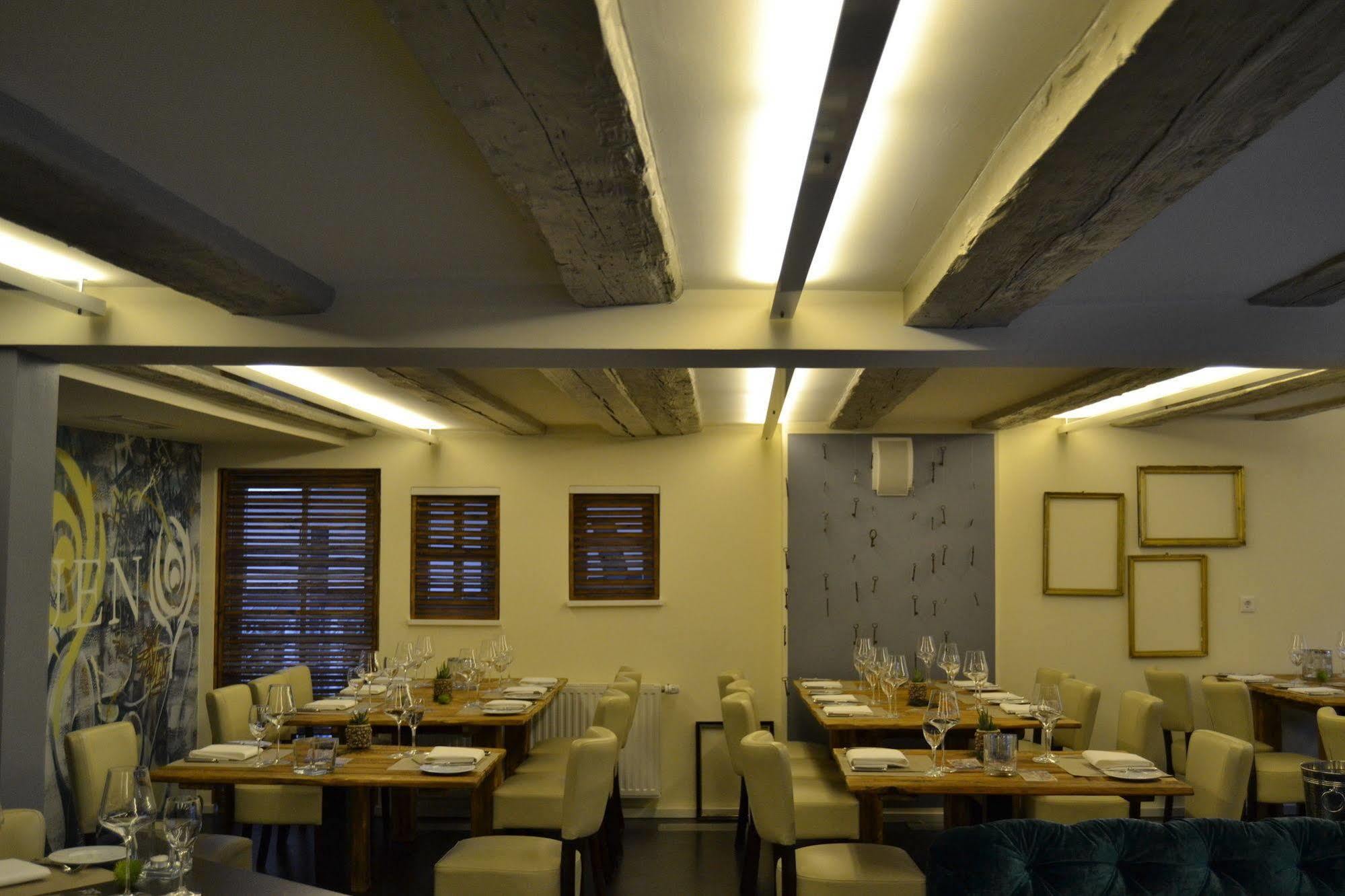 Boutique Hotel Pfauen Schorndorf  Bagian luar foto