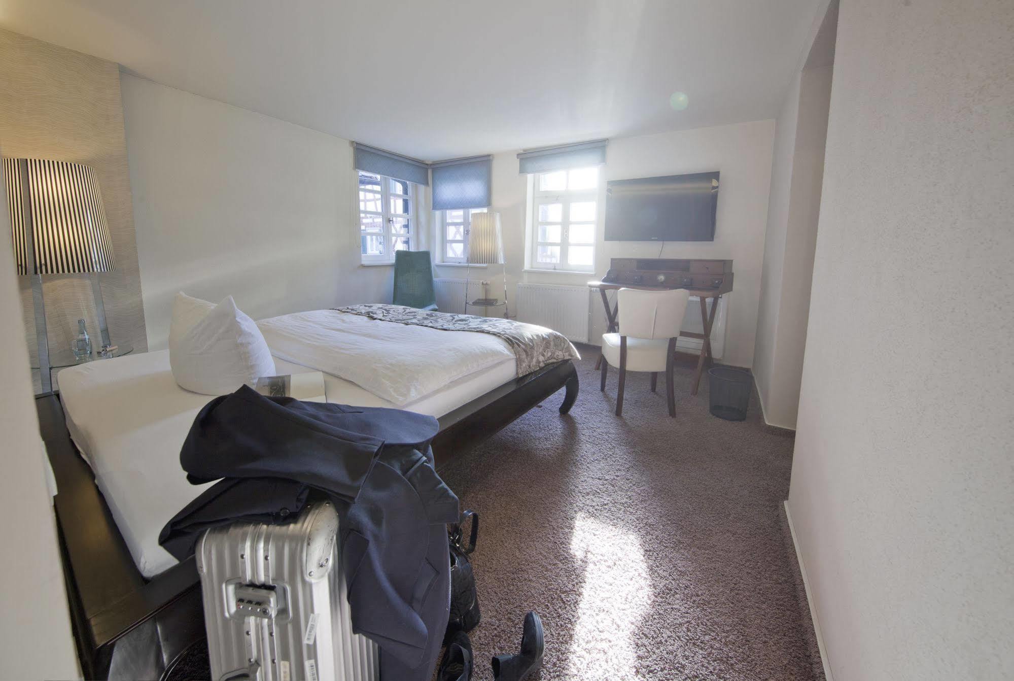 Boutique Hotel Pfauen Schorndorf  Bagian luar foto