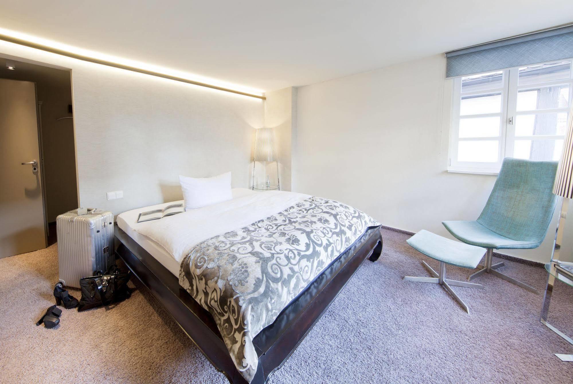 Boutique Hotel Pfauen Schorndorf  Bagian luar foto
