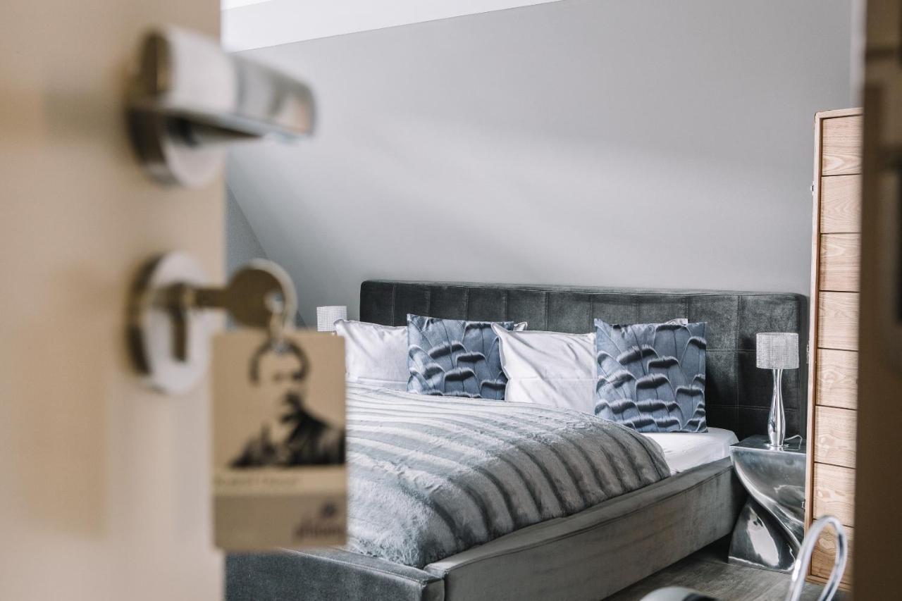 Boutique Hotel Pfauen Schorndorf  Bagian luar foto